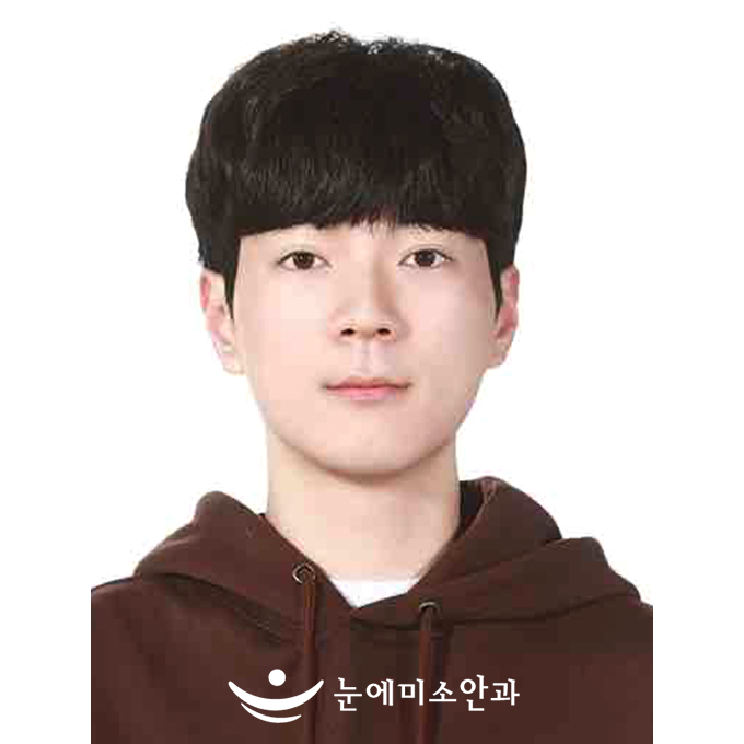 수술 후 회복이 생각보다 매우 빨랐고 기대했던 시력만큼 잘 보여요 :)